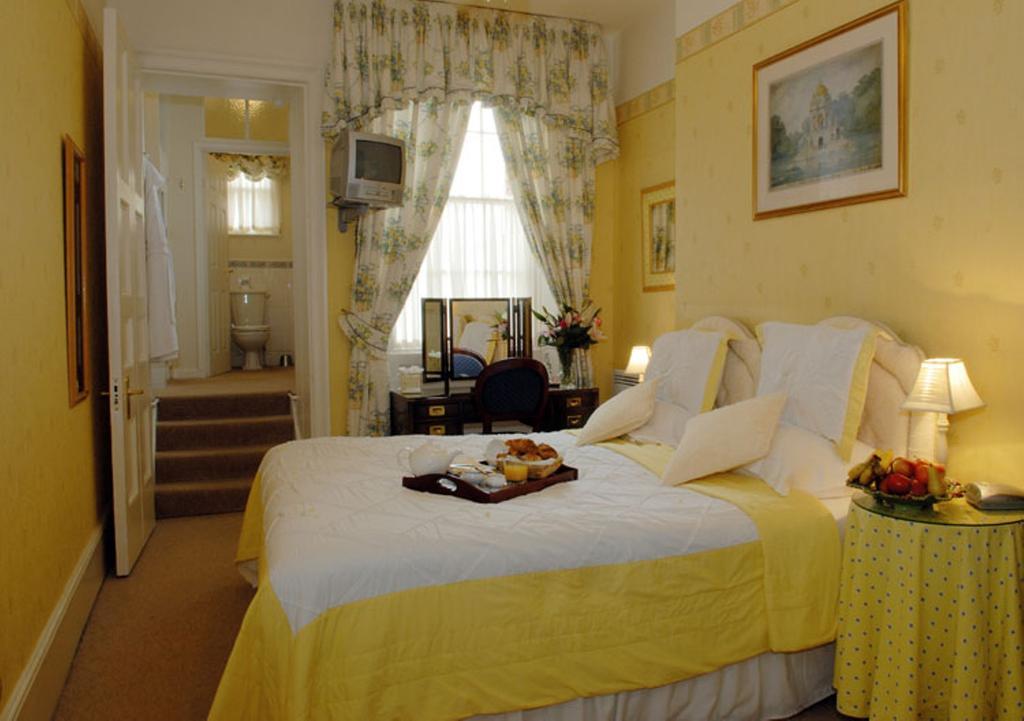 צ'לטנהם Willoughby House Hotel & Apartments חדר תמונה
