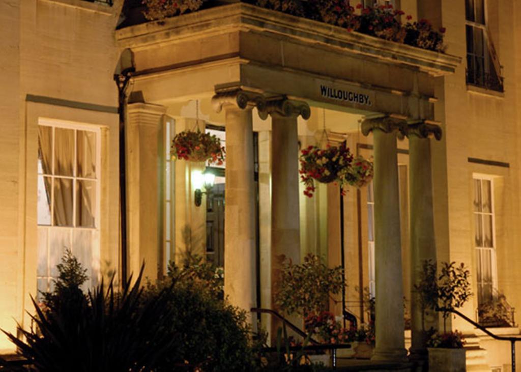 צ'לטנהם Willoughby House Hotel & Apartments מראה חיצוני תמונה