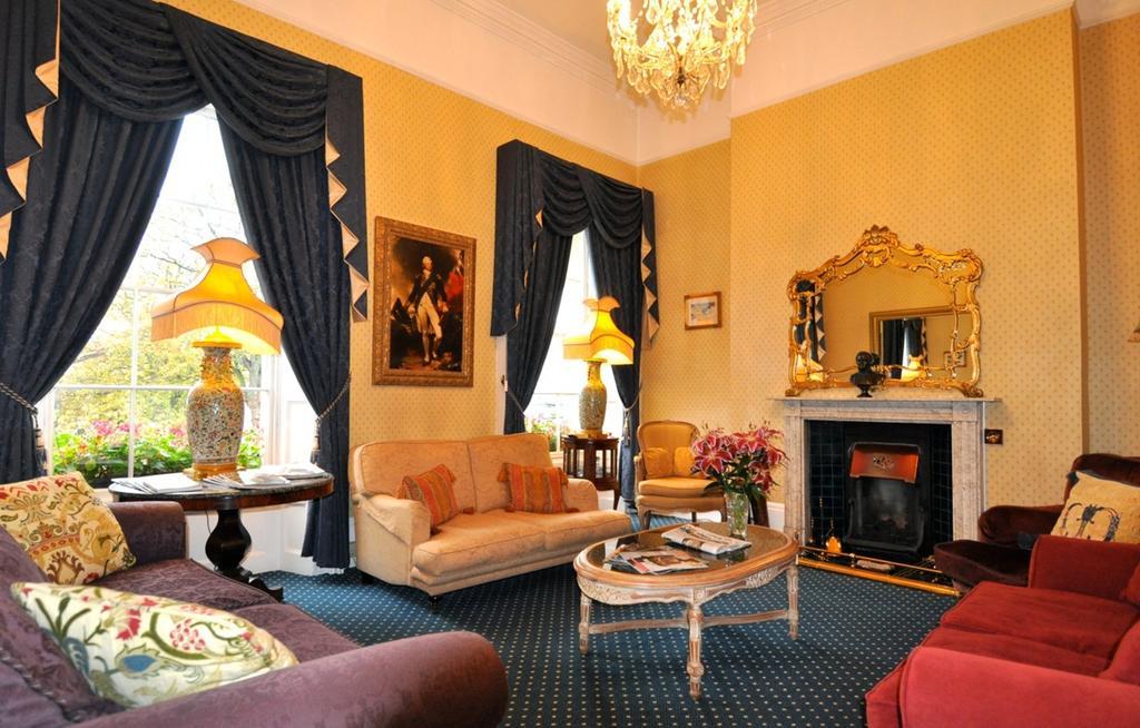 צ'לטנהם Willoughby House Hotel & Apartments מראה חיצוני תמונה